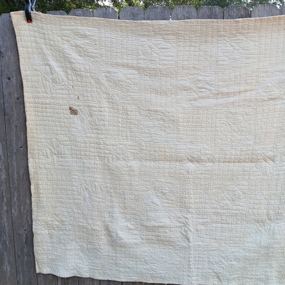 Vintage Butterfly Hand Quilted Quilt - Picture 4 of 16